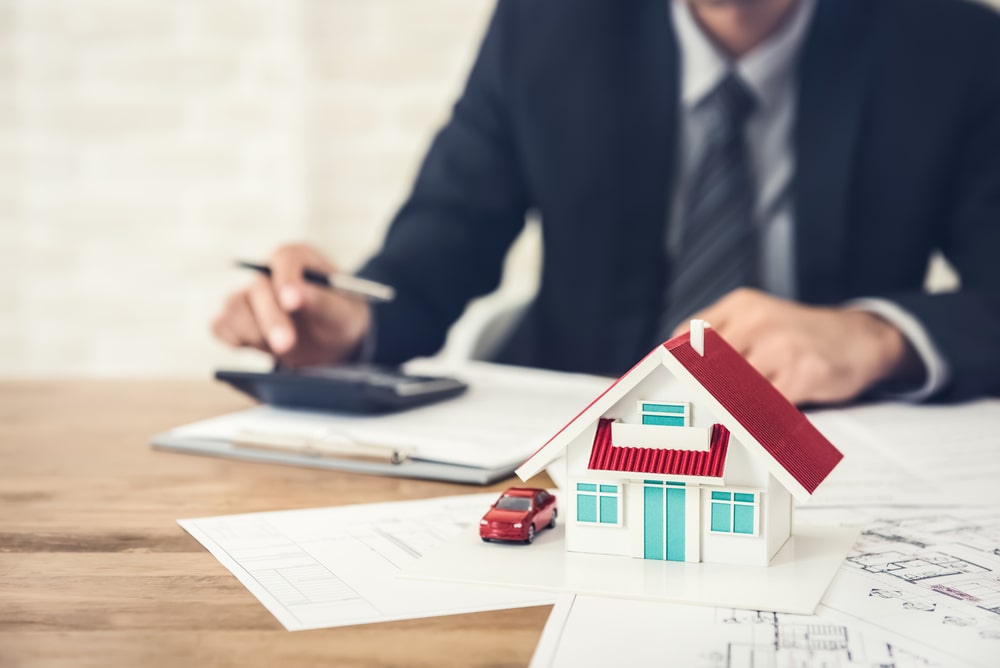 agences immobilières évaluent le prix de votre propriété et le fixent pour la vente